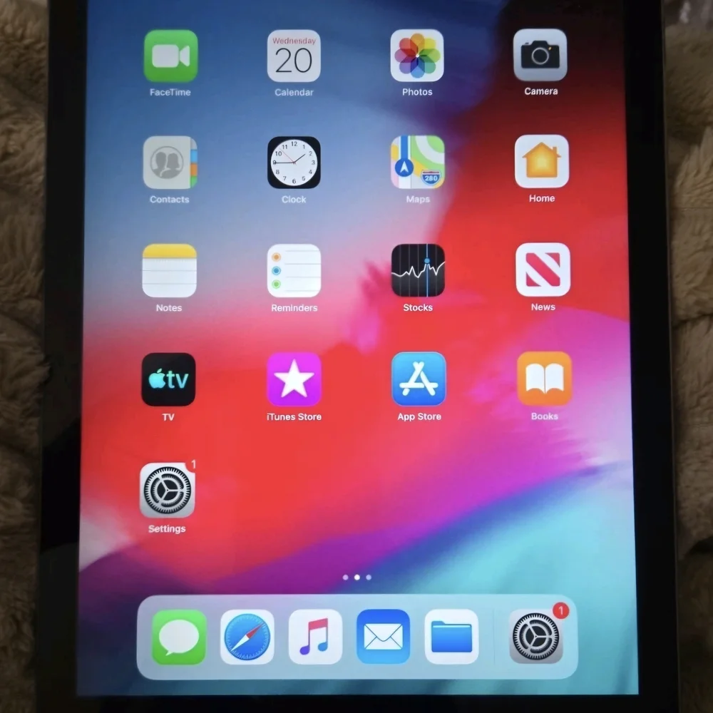 Apple iPad Air 16GB Black Space Gray Wi-Fi, 2013 Model MD785LL/A